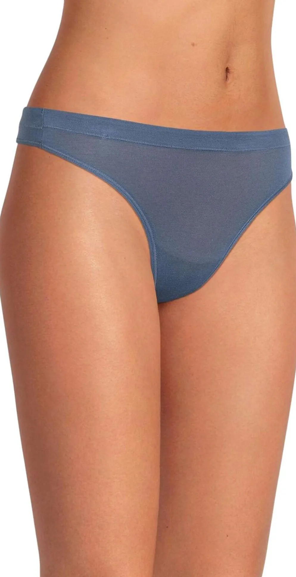Actuelle naisten string-alushousut 210A082659