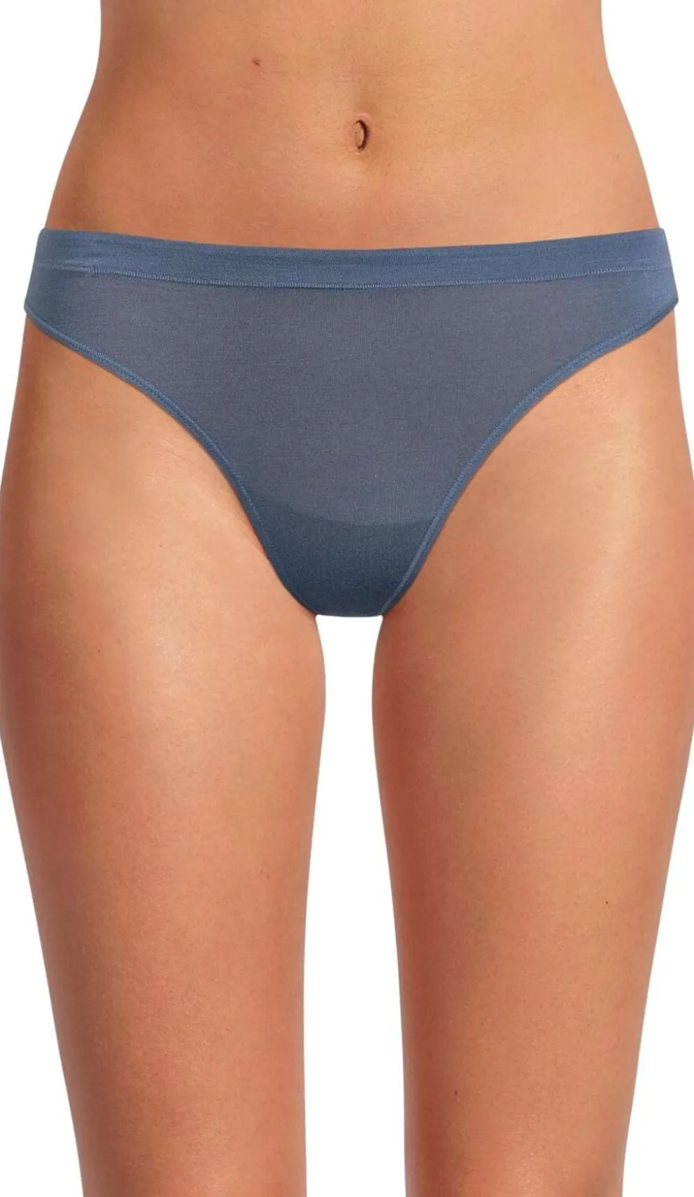 Actuelle naisten string-alushousut 210A082659