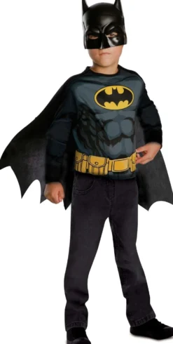 Batman asu viitalla ja naamarilla
