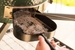 Big Green Egg tuhka-astia malleihin M, L, XL