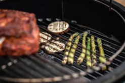 Big Green Egg valurauta plancha-levy puolikuu XL