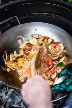 Big Green Egg wok/grilli-pannu hiiliteräs pyöreä + bambulasta