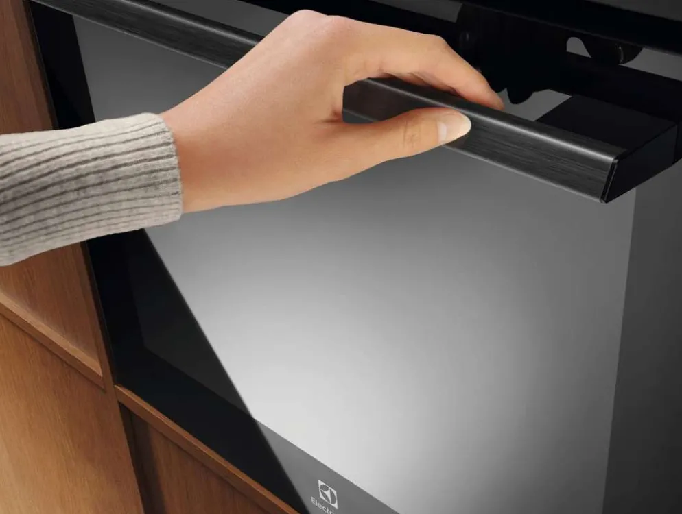 Electrolux erillisuuni COP840B musta