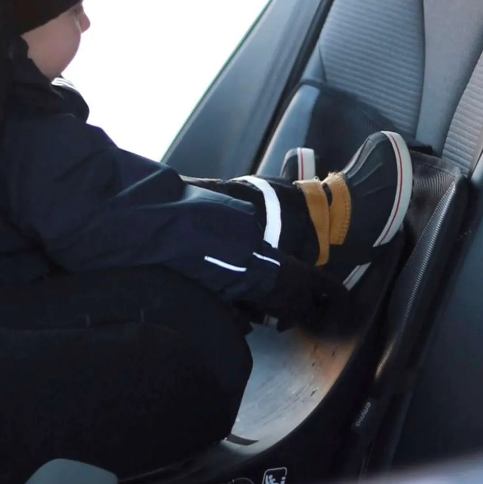 Emma kurasuoja istuimelle autoon Isofix musta