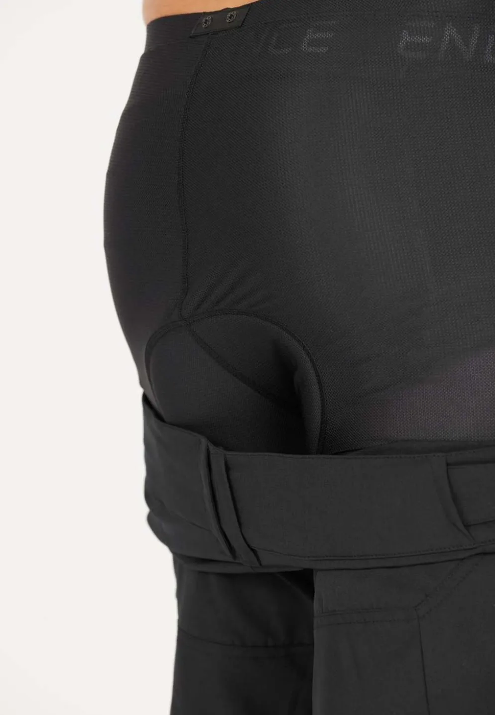 Endurance miesten Benal 2-in-1 pyöräilyshortsit