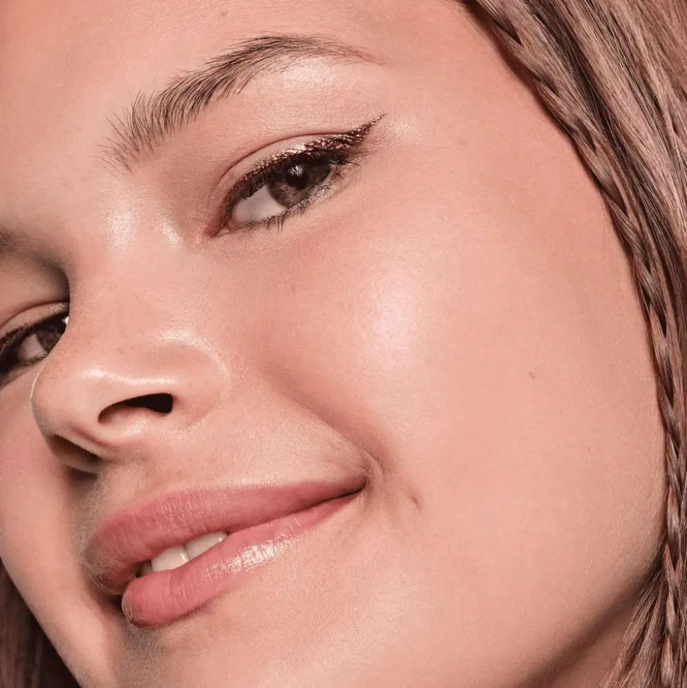 essence COLOUR it! metallic liquid liner 01 Burnished Bronze 3 ml