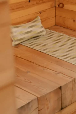 Lapuan Kankurit Hohto laudeliina 46x150cm valko-vihreä pellava-puuvilla