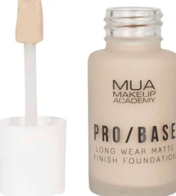 MUA Make Up Academy Pro Base Long Wear Matte Finish Foundation 30 ml 110 meikkivoide