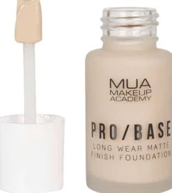 MUA Make Up Academy Pro Base Long Wear Matte Finish Foundation 30 ml 110 meikkivoide
