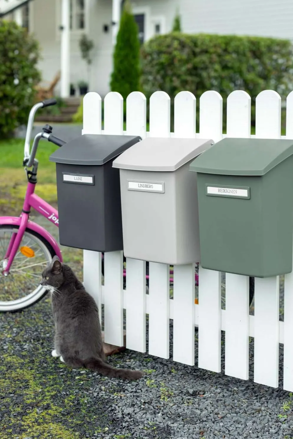 Orthex muovinen postilaatikko välikannella
