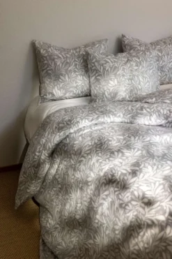 Pentik Hetki pussilakanasetti 150x210 cm + 50x60 cm lehti harmaa