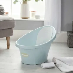 Shnuggle aqua vauvan kylpyamme on suunniteltu tekemään kylpemisestä vähemmän stressaavaa vanhemmille ja hauskaa vauvalle.
