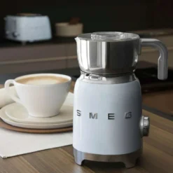 Smeg Maidonvaahdotin MFF11PBEU pastellinsininen