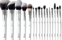 WE CARE ICON. Artist Powder Brush puuterisivellin F10