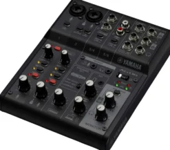 Yamaha livestriimausmikseri AG06mk2B