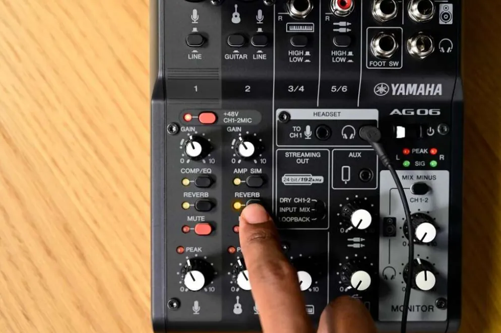 Yamaha livestriimausmikseri AG06mk2B
